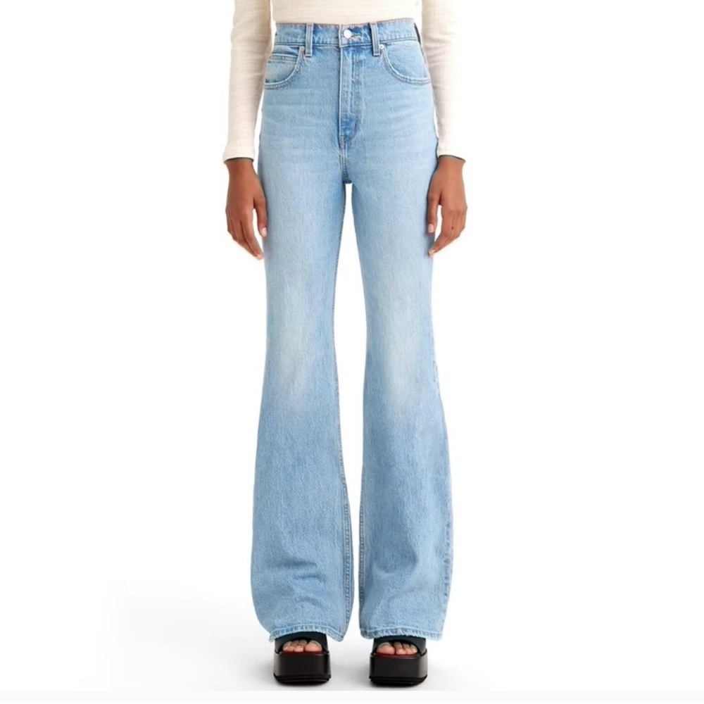 Levi’s 70s High Flare lightly distressed light wash size 29